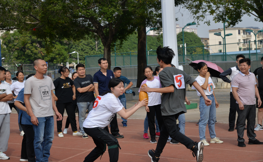 接力賽比賽.jpg 接力賽比賽.jpg